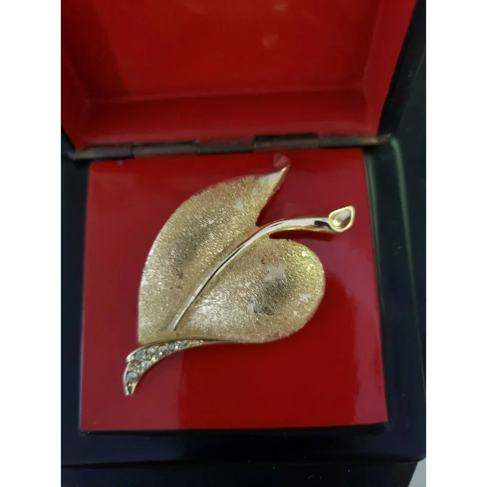 Vintage gold tone Brooch Pin Leaf with Rhinestones Signed